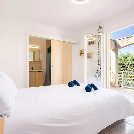 Isis Pool & Elegance Vila